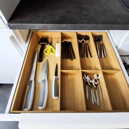 Point Apartment *